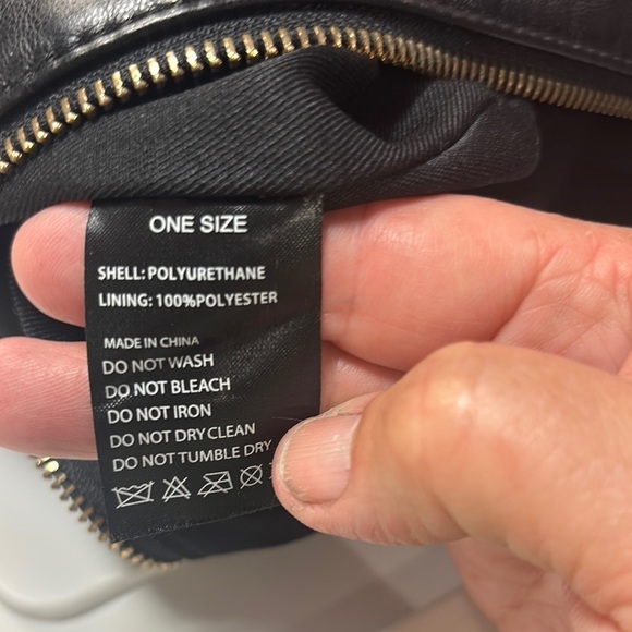 Elegant Black Crescent Shoulder Bag with Braided Handle - Picture 9 of 9